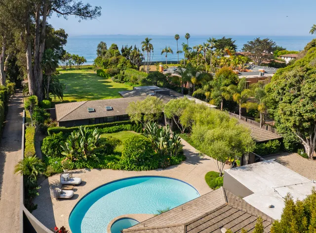 a view of a backyard of the house