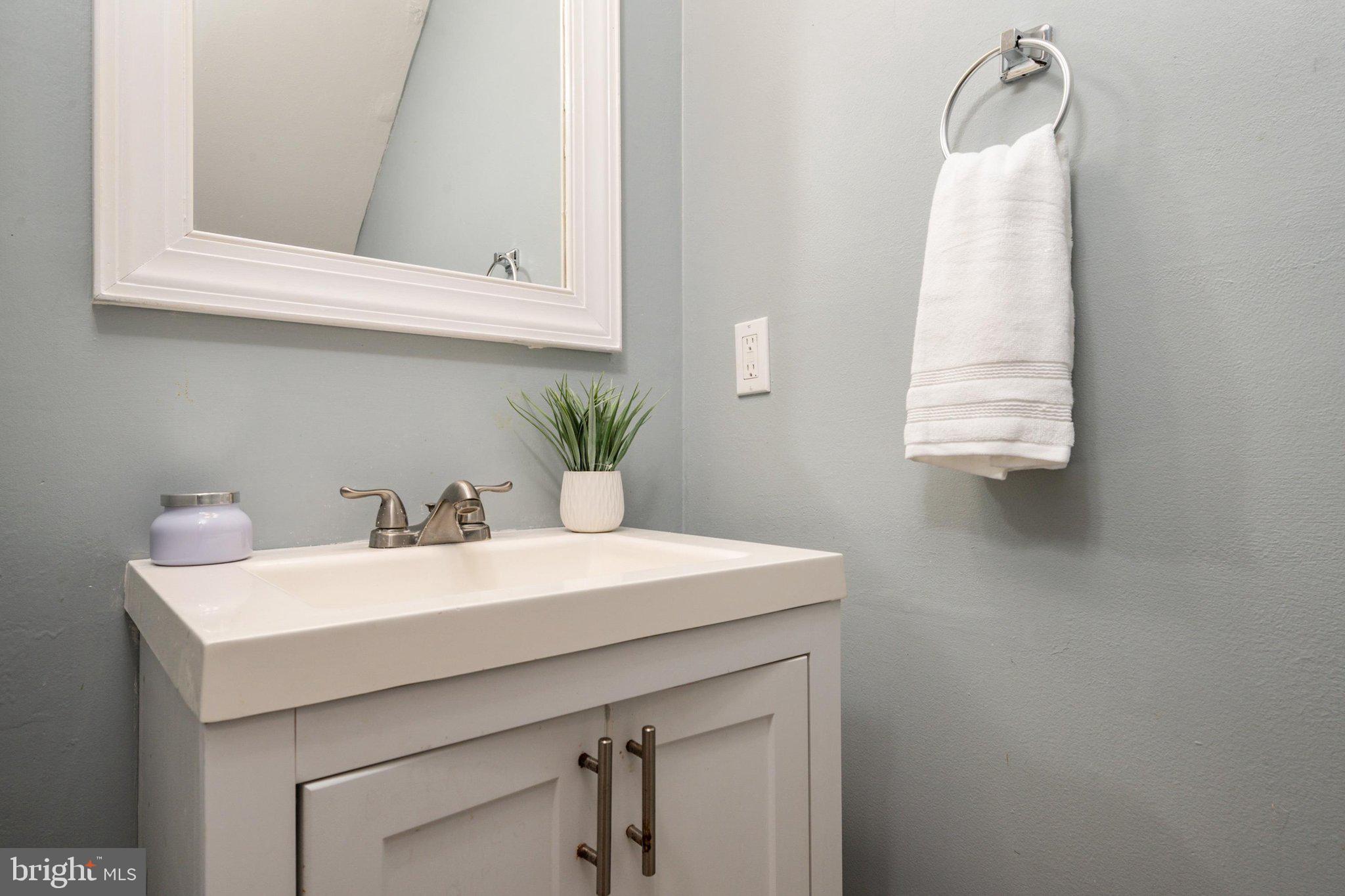 1734 Ridgely Road Edgewater, MD 21037 - Photo 15 of 33 Powder room on main level