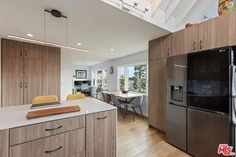 $2,035,888 | 2922 Highland Avenue, Santa Monica, CA 90405