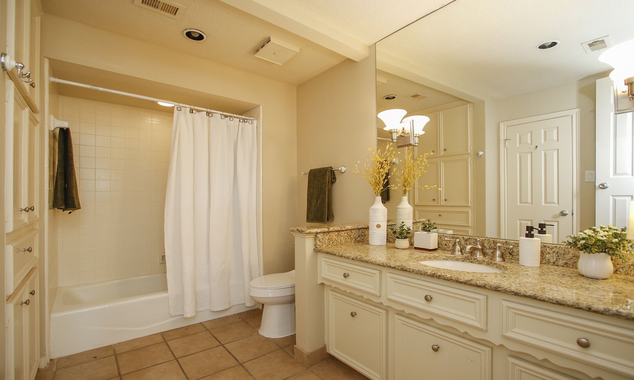16114 Kempton Park Drive Spring, TX 77379 - Photo 32 of 46 BATHROOM HAS SHOWER/TUB - This bathroom is located at the top of the stairs.
