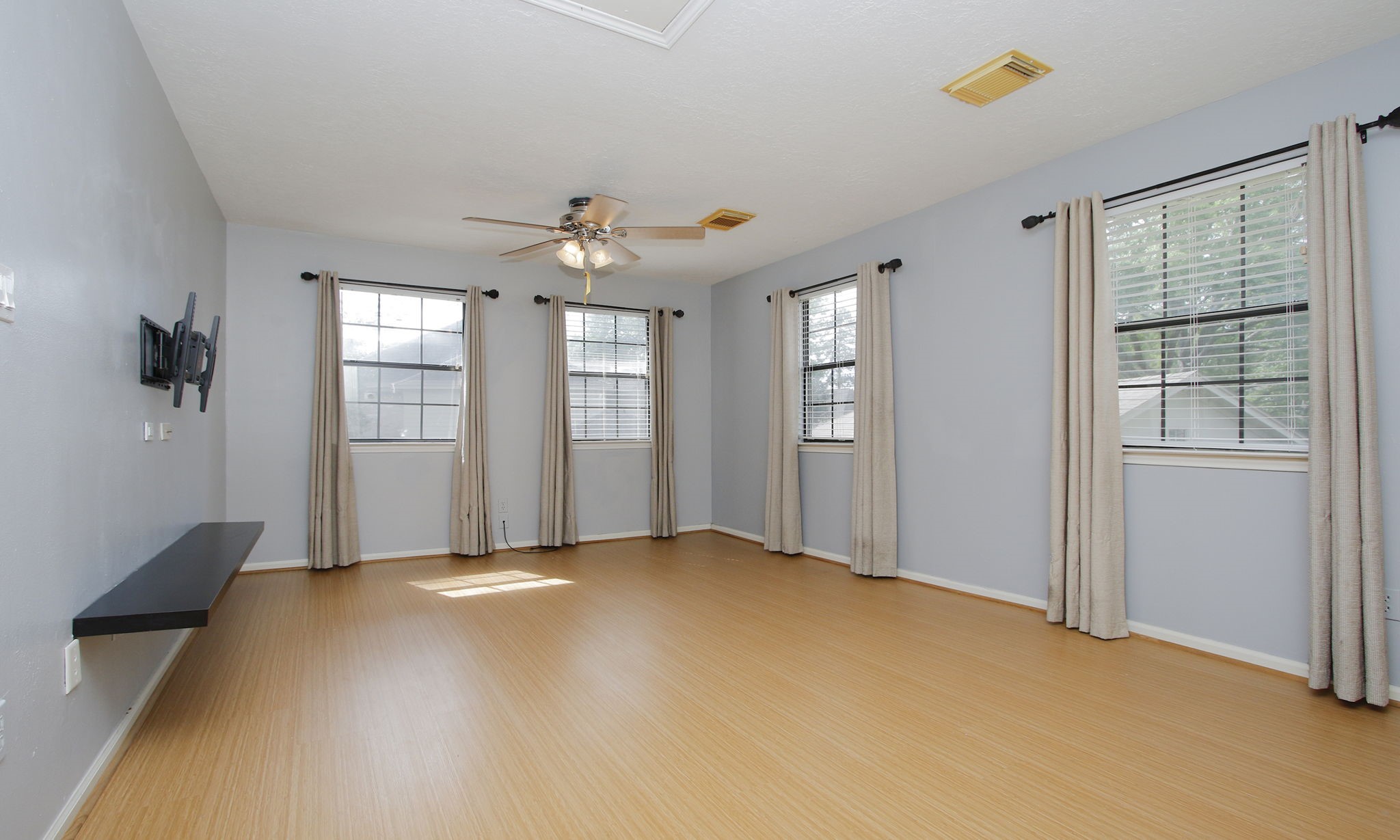 16114 Kempton Park Drive Spring, TX 77379 - Photo 35 of 46 GARAGE APARTMENT LIVING AREA - This large living area has four windows and vinyl flooring plus ceiling fan.