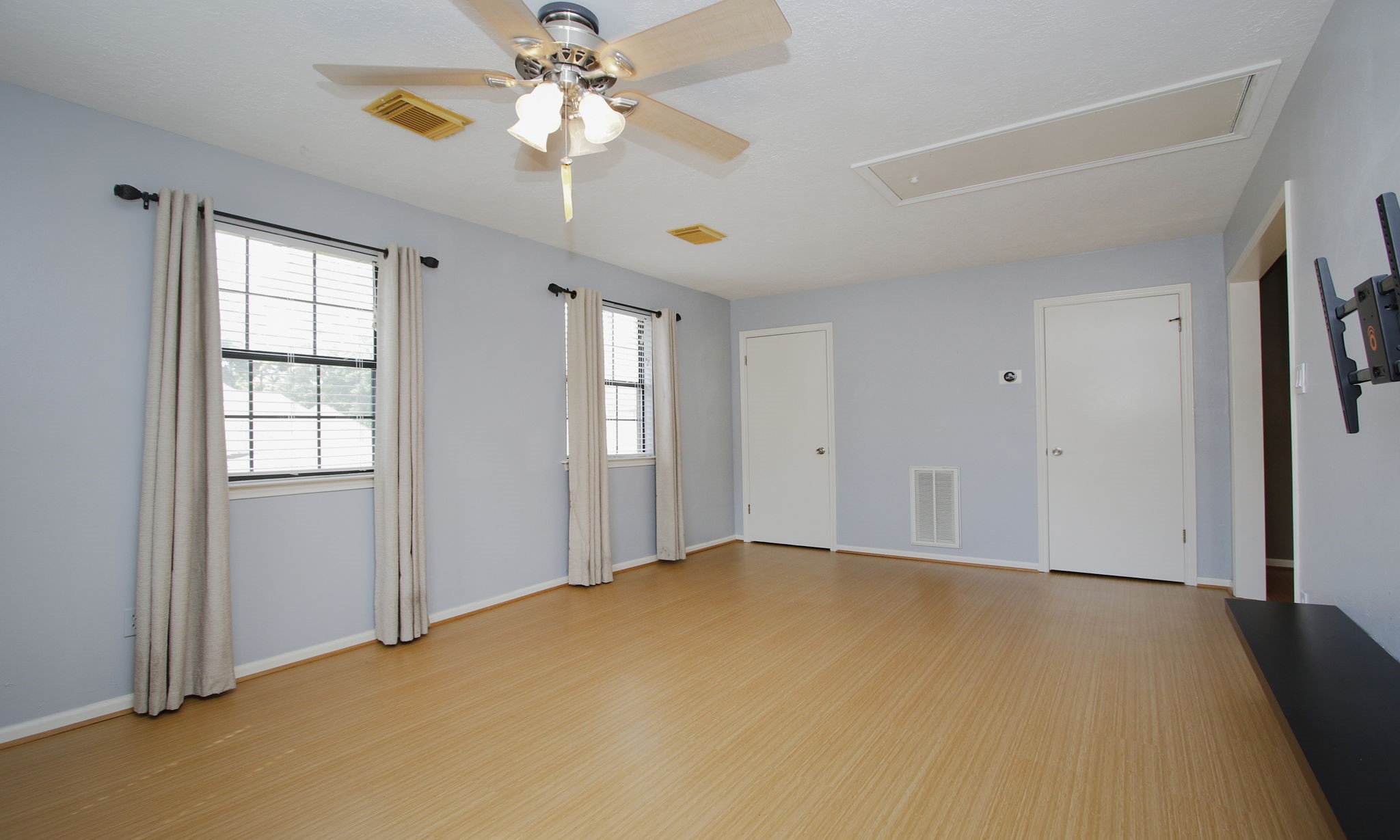 16114 Kempton Park Drive Spring, TX 77379 - Photo 36 of 46 GARAGE APARTMENT LIVING AREA - This view of the living area shows the two closets for storage.