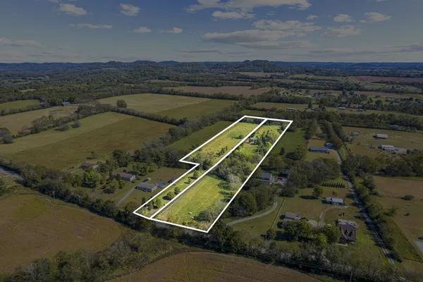 a view of a tennis court