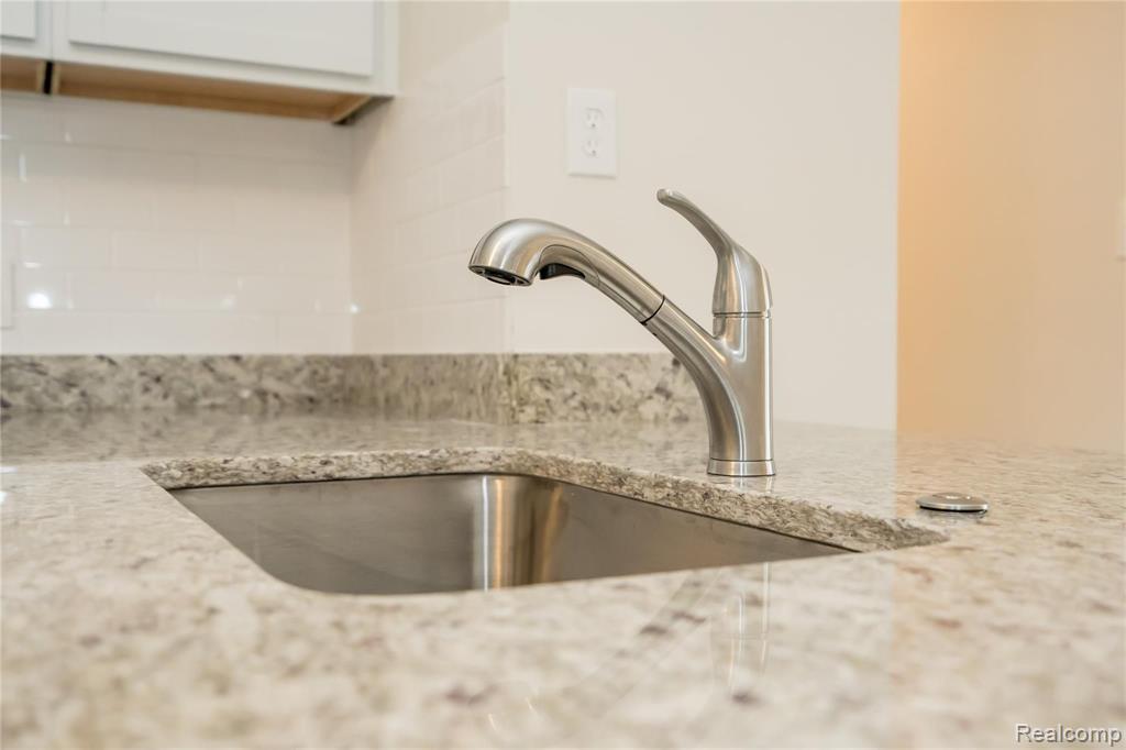 680 East Auburn Road Rochester Hills, MI 48307 - Photo 7 of 50