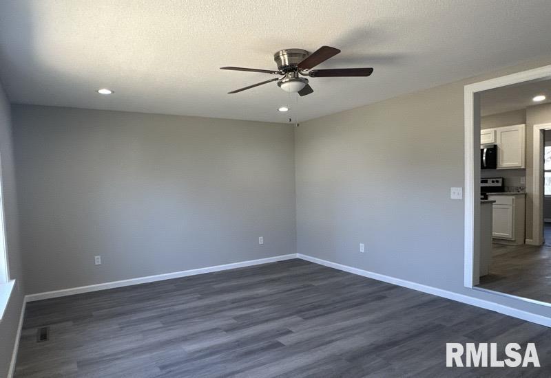 414 Charlotte Road Marion, IL 62959 - Photo 11 of 17 Gallery Image 11
