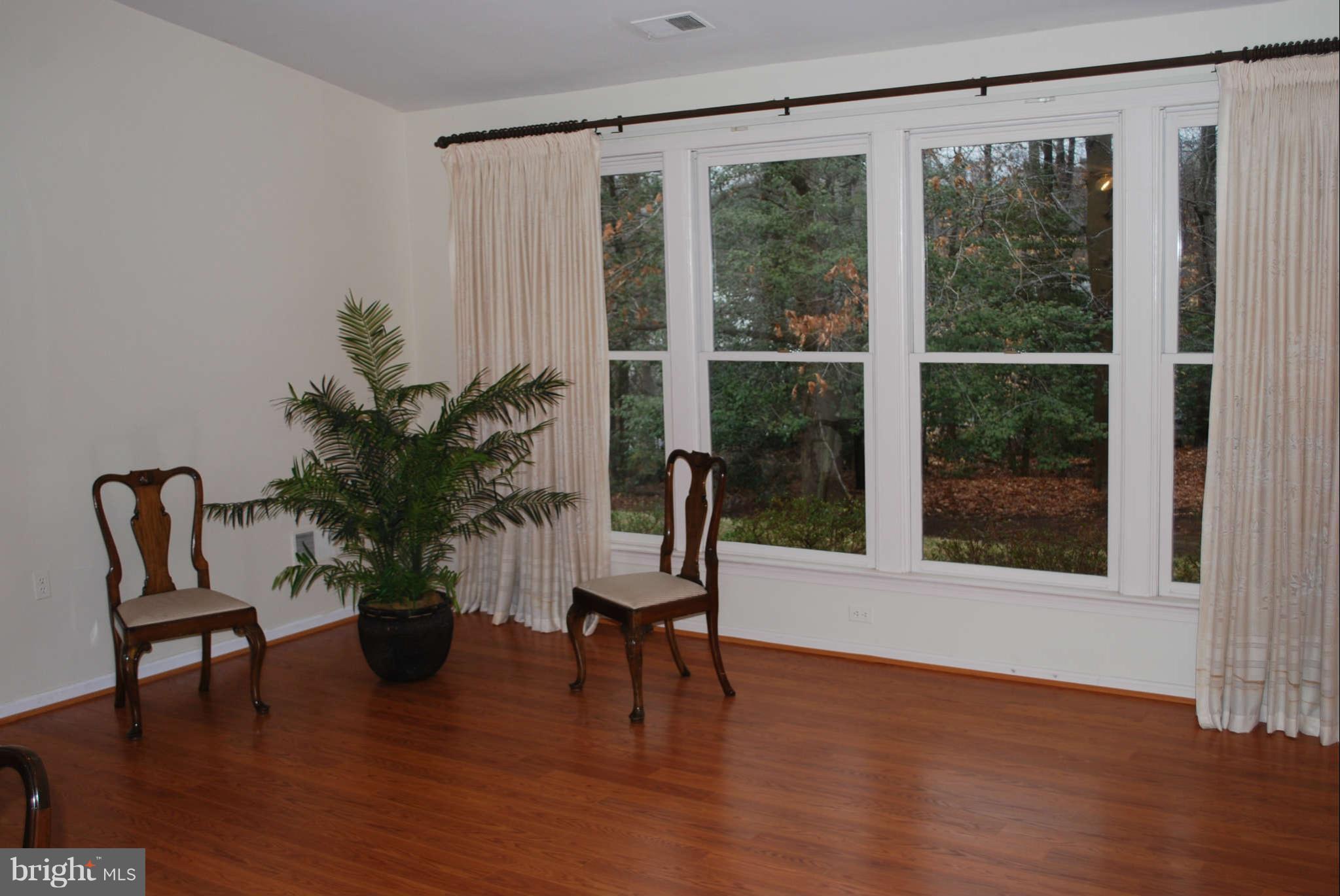 2553 Golfers Ridge Road Annapolis, MD 21401 - Photo 5 of 29 Living Room