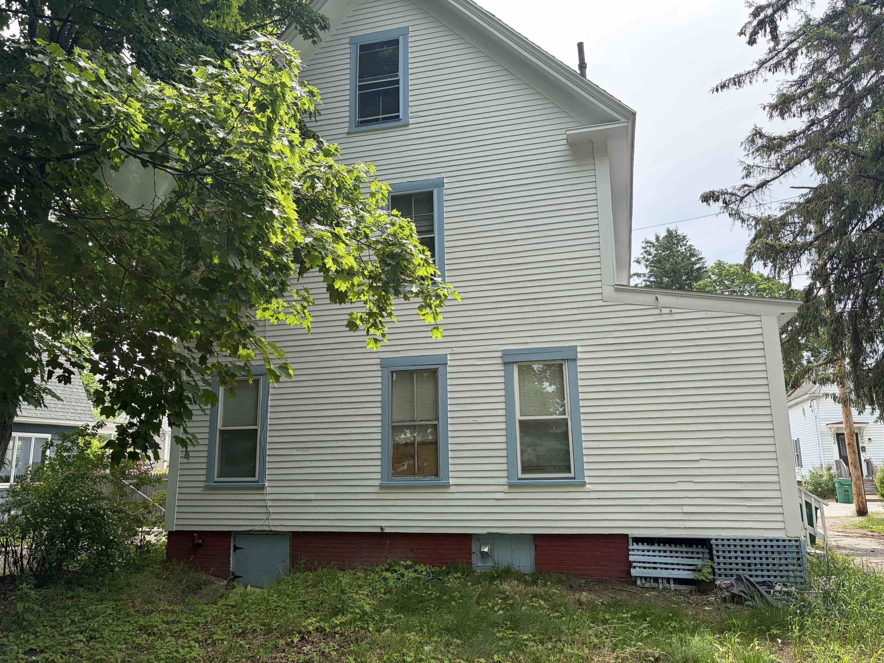 8 Court Street Rochester, NH 03867 - Photo 3 of 13