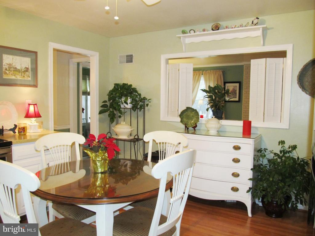 1119 Colonial Road Lancaster, PA 17603 - Photo 1 of 32 Gallery Image 1