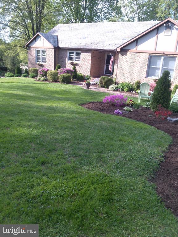 1119 Colonial Road Lancaster, PA 17603 - Photo 3 of 32 Gallery Image 3