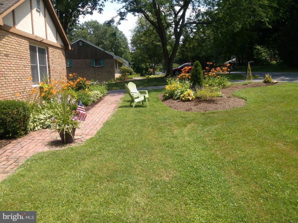 1119 Colonial Road Lancaster, PA 17603 - Photo 5 of 32 Gallery Image 5