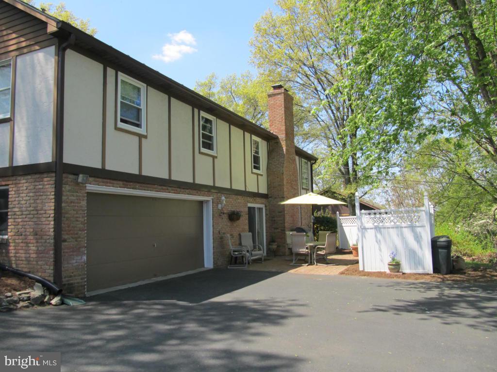1119 Colonial Road Lancaster, PA 17603 - Photo 7 of 32 Gallery Image 7