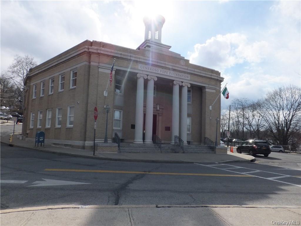 111 Kensington Road, Unit 8 Bronxville, NY 10708 - Photo 13 of 16 a view of a building with a fountain