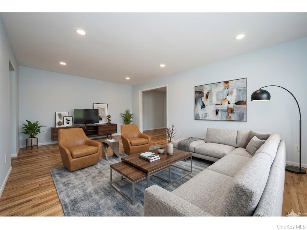 111 Kensington Road, Unit 8 Bronxville, NY 10708 - Photo 6 of 16 a living room with furniture