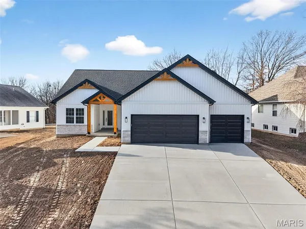 $475,000 | 10643 Village Drive West, Foristell, MO 63348
