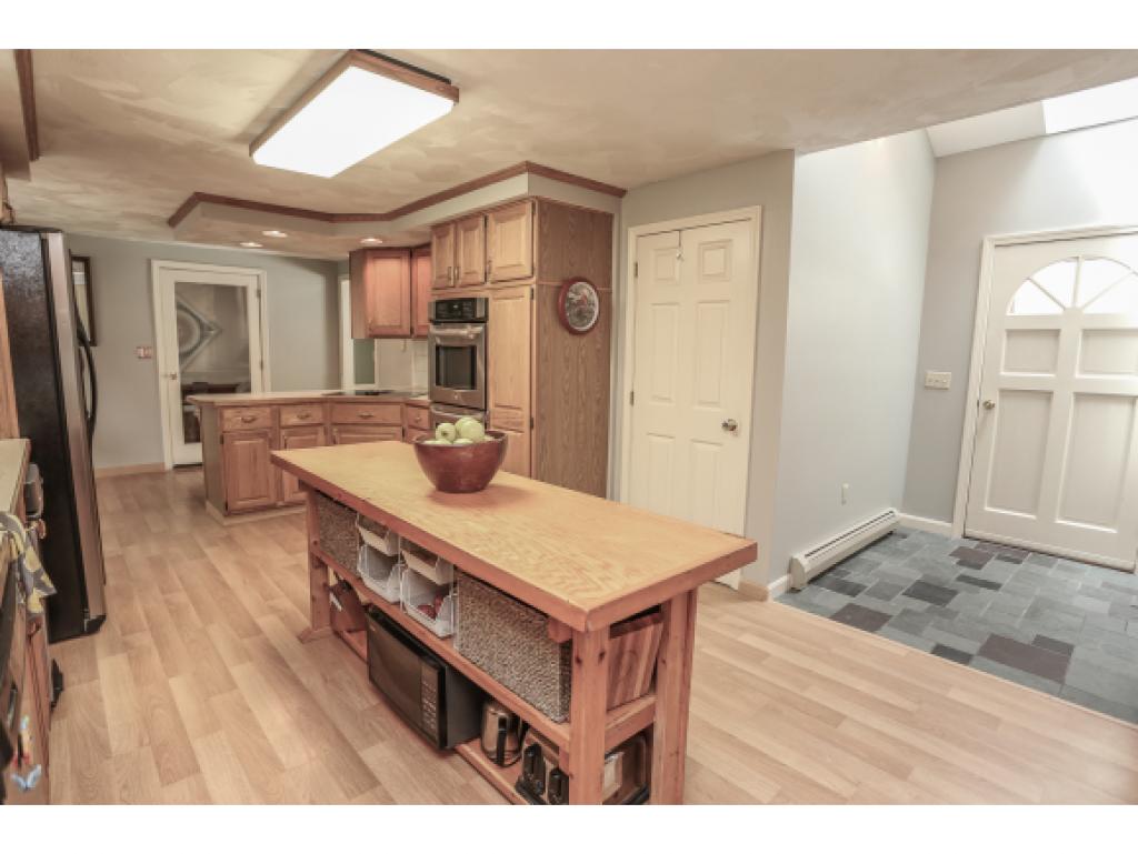 94 Beals Road Bedford, NH 03110 - Photo 7 of 36