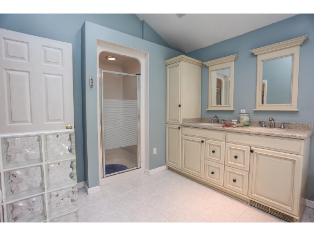 94 Beals Road Bedford, NH 03110 - Photo 10 of 36