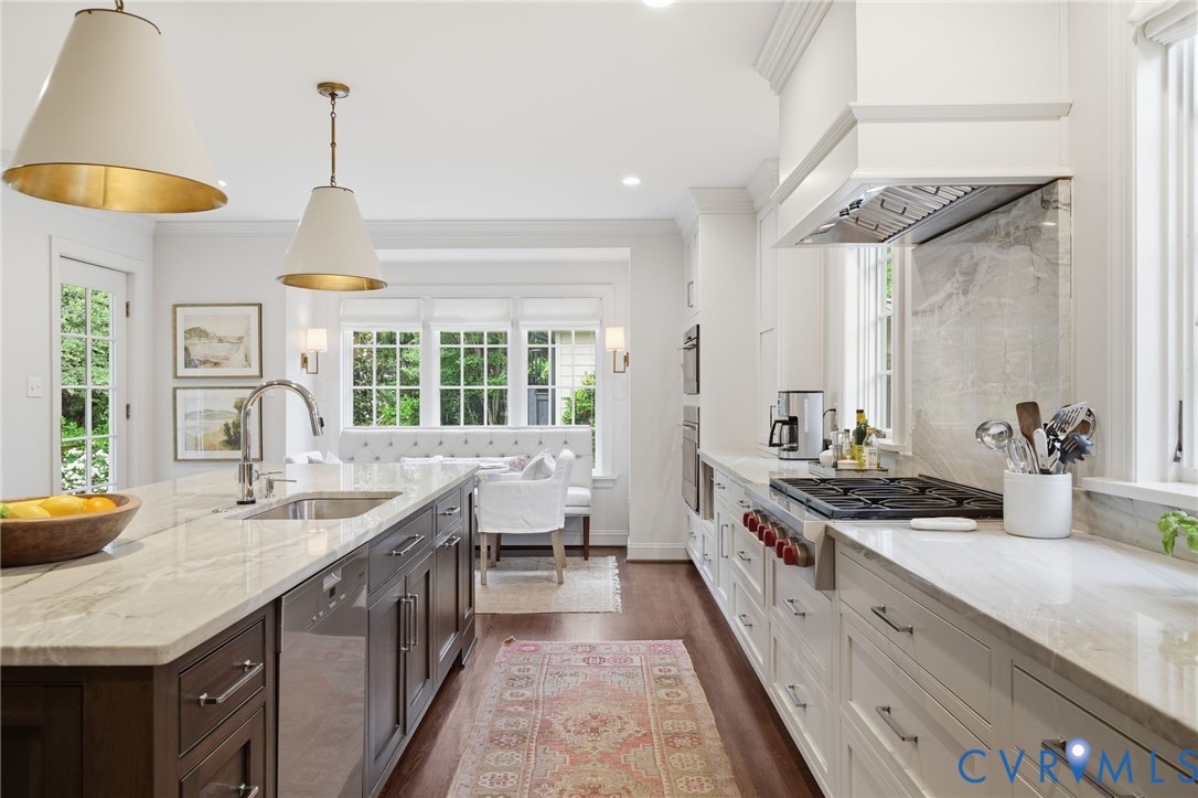 5023 Caledonia Road Richmond, VA 23225 - Photo 5 of 48 Professional-grade culinary suite with double oven