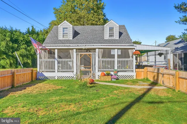 a front view of house with yard