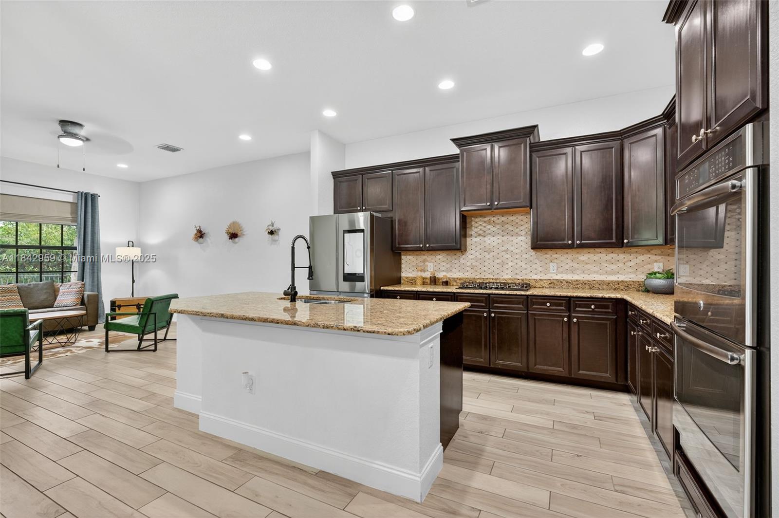 8971 Edgewater Bend Parkland, FL 33076 - Photo 13 of 82