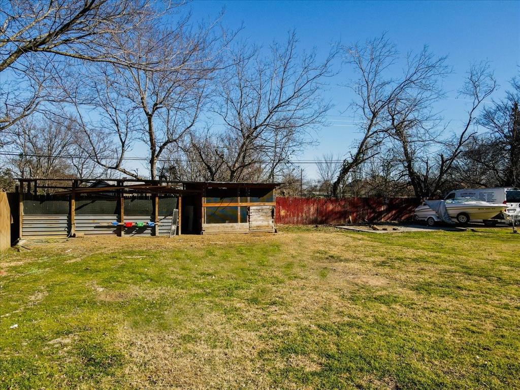 112 North Masters Drive Dallas, TX 75217 - Photo 19 of 22 a view of a house with basketball court