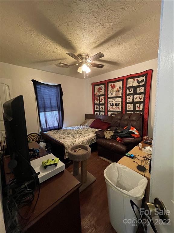 7400 R R H Road Hickory, NC 28602 - Photo 19 of 30 a living room with furniture and a table