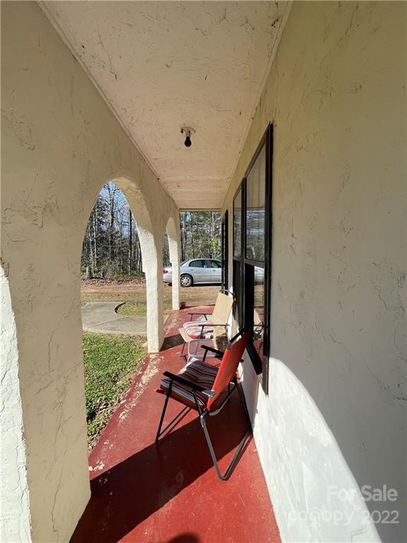 7400 R R H Road Hickory, NC 28602 - Photo 28 of 30 a room with furniture and a large window