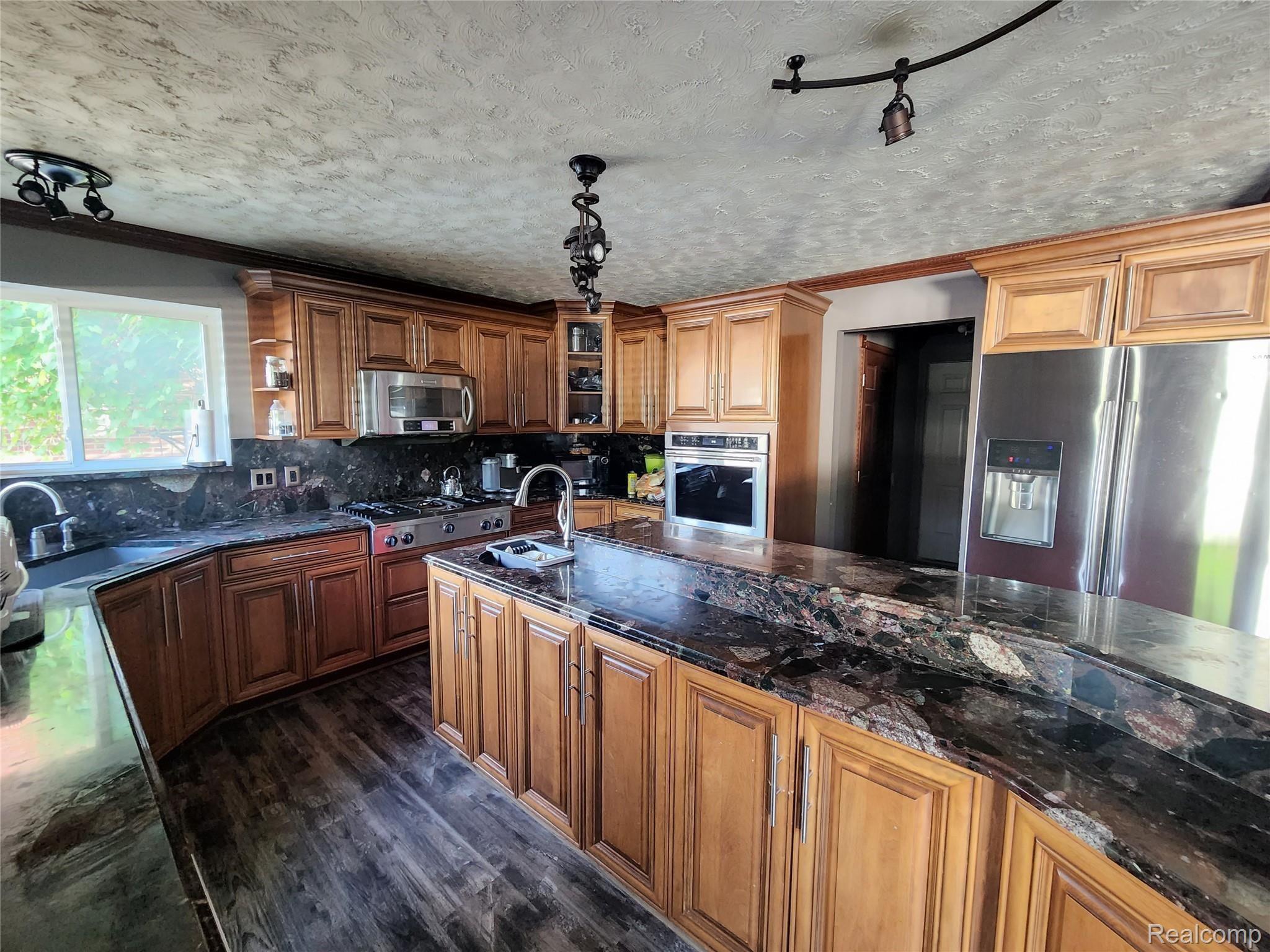 313 Cherry Lane Inkster, MI 48141 - Photo 17 of 32 20220523_185847.jpg