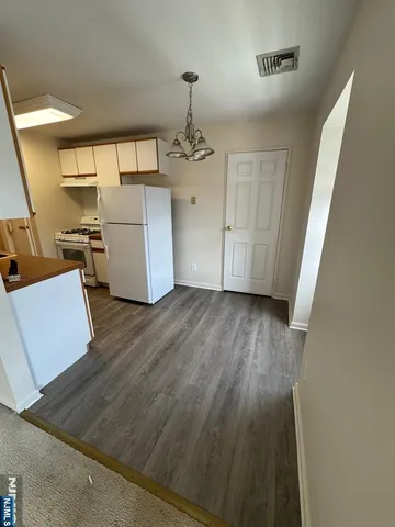 $1,850 | 225 Sutton Place, Norwood, NJ 07648