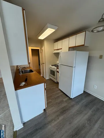 $1,850 | 225 Sutton Place, Norwood, NJ 07648