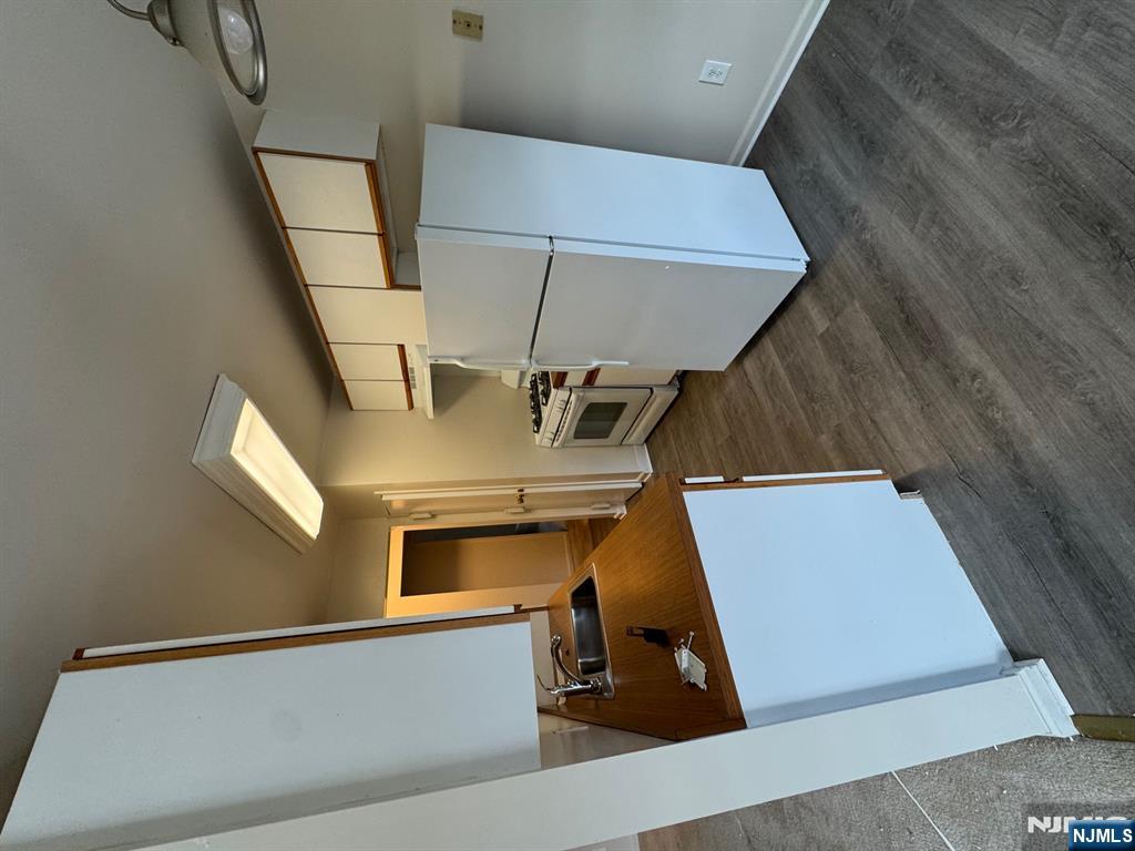 225 Sutton Place Norwood, NJ 07648 - Photo 3 of 8