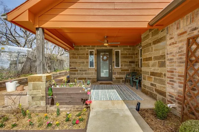 a view of entryway with a rug