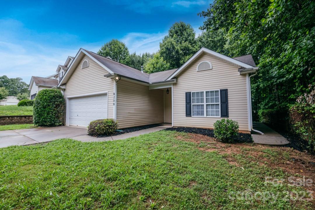 8208 Pozzi Road Charlotte, NC 28216 - Photo 2 of 25 Gallery Image 2