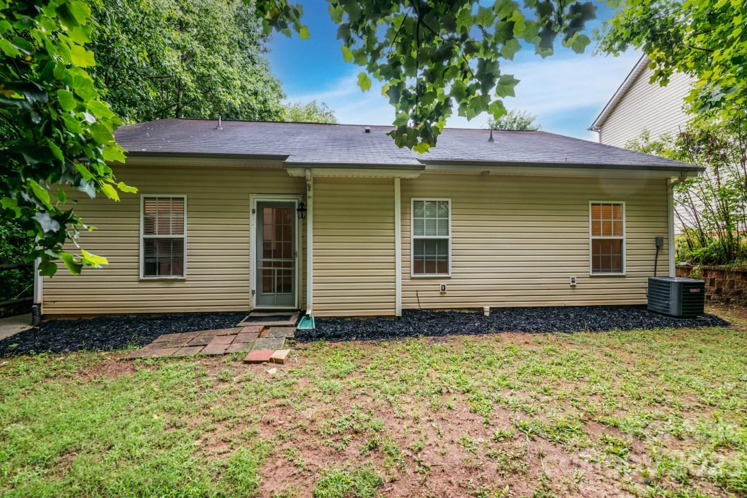 8208 Pozzi Road Charlotte, NC 28216 - Photo 3 of 25 Gallery Image 3