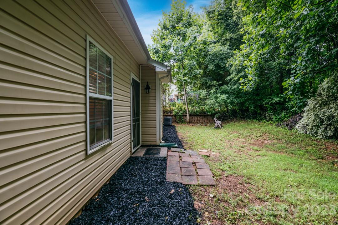 8208 Pozzi Road Charlotte, NC 28216 - Photo 4 of 25 Gallery Image 4
