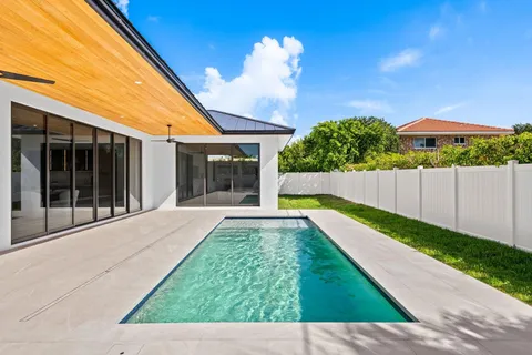 $3,000,000 | 4516 Northeast 22nd Road, Fort Lauderdale, FL 33308