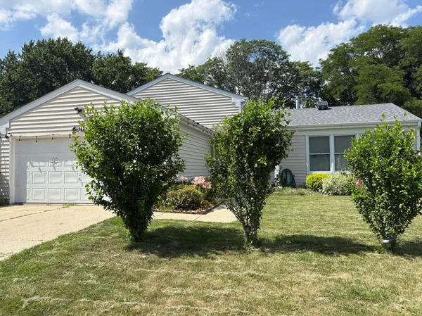 $515,000 | 600 Thompson Boulevard, Buffalo Grove, IL 60089