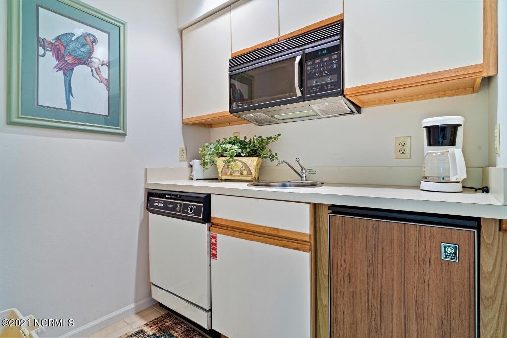 250 Clubhouse Road, Unit A Sunset Beach, NC 28468 - Photo 10 of 32 Kitchen