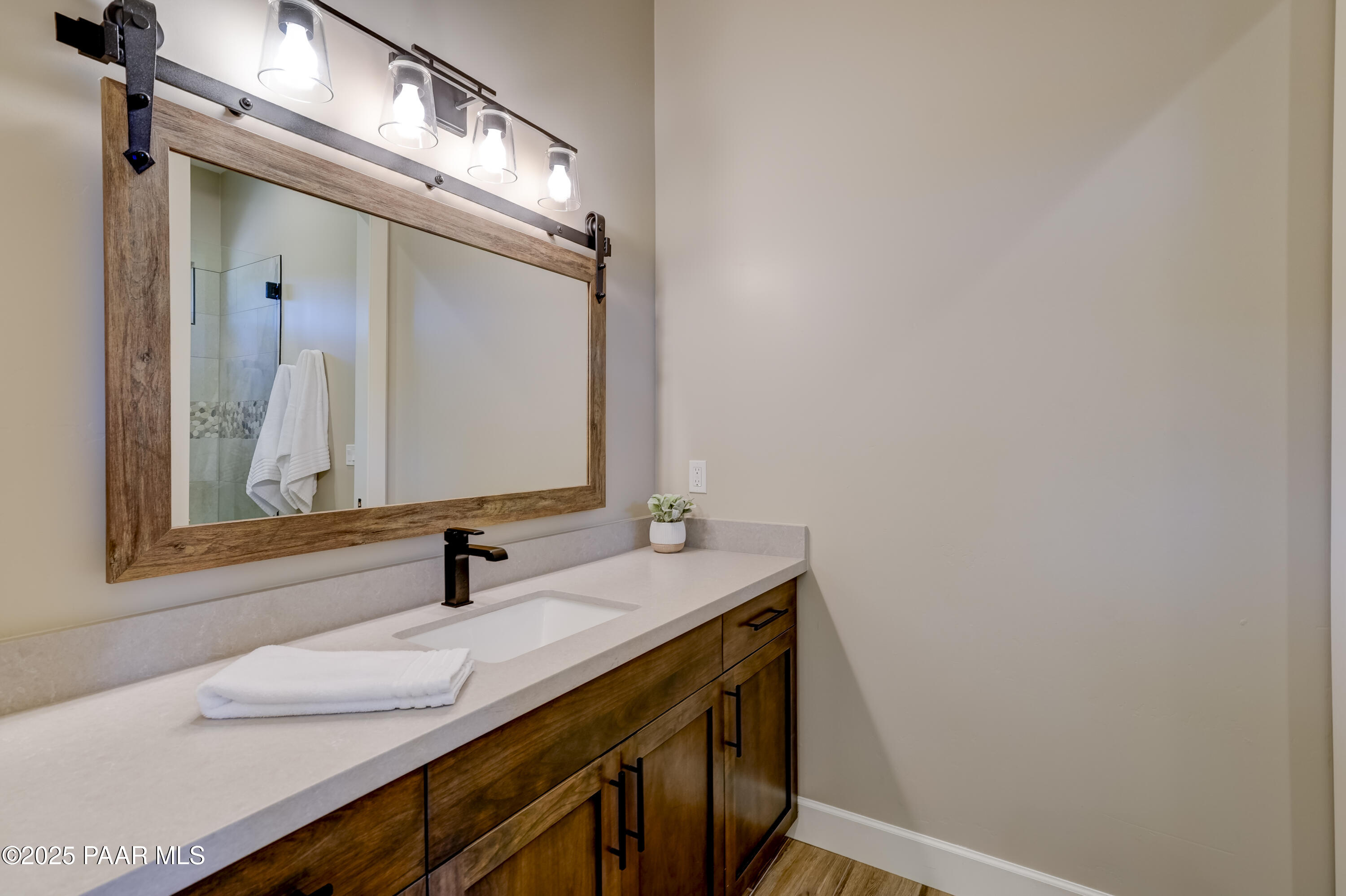 1145 High Valley Ranch Road Prescott, AZ 86303 - Photo 33 of 57 Main Level Guest En Suite Bathroom
