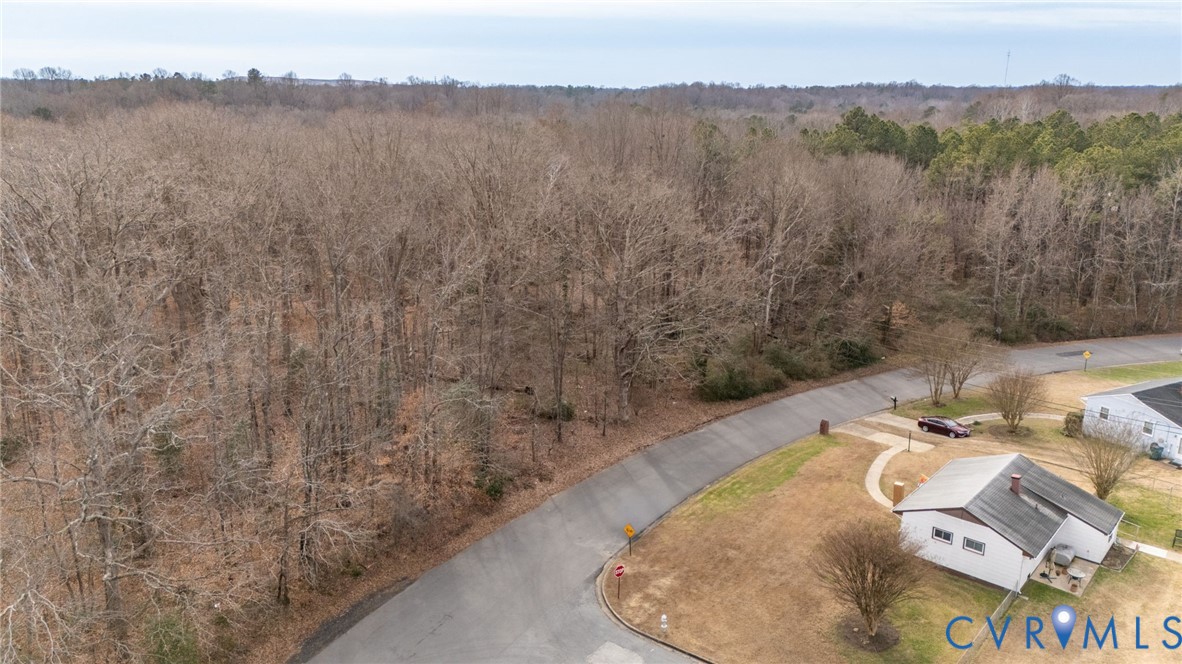 730 East Foxhill Road Richmond, VA 23223 - Photo 4 of 11 a view of a couches in a balcony
