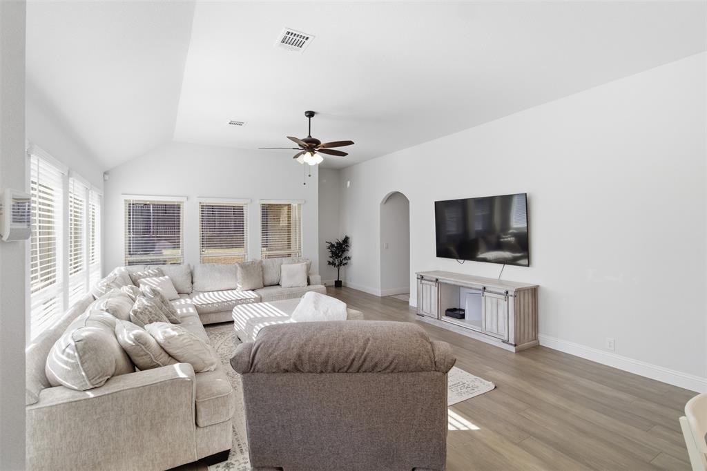 4602 Massey Meadows Way Midlothian, TX 76065 - Photo 12 of 35