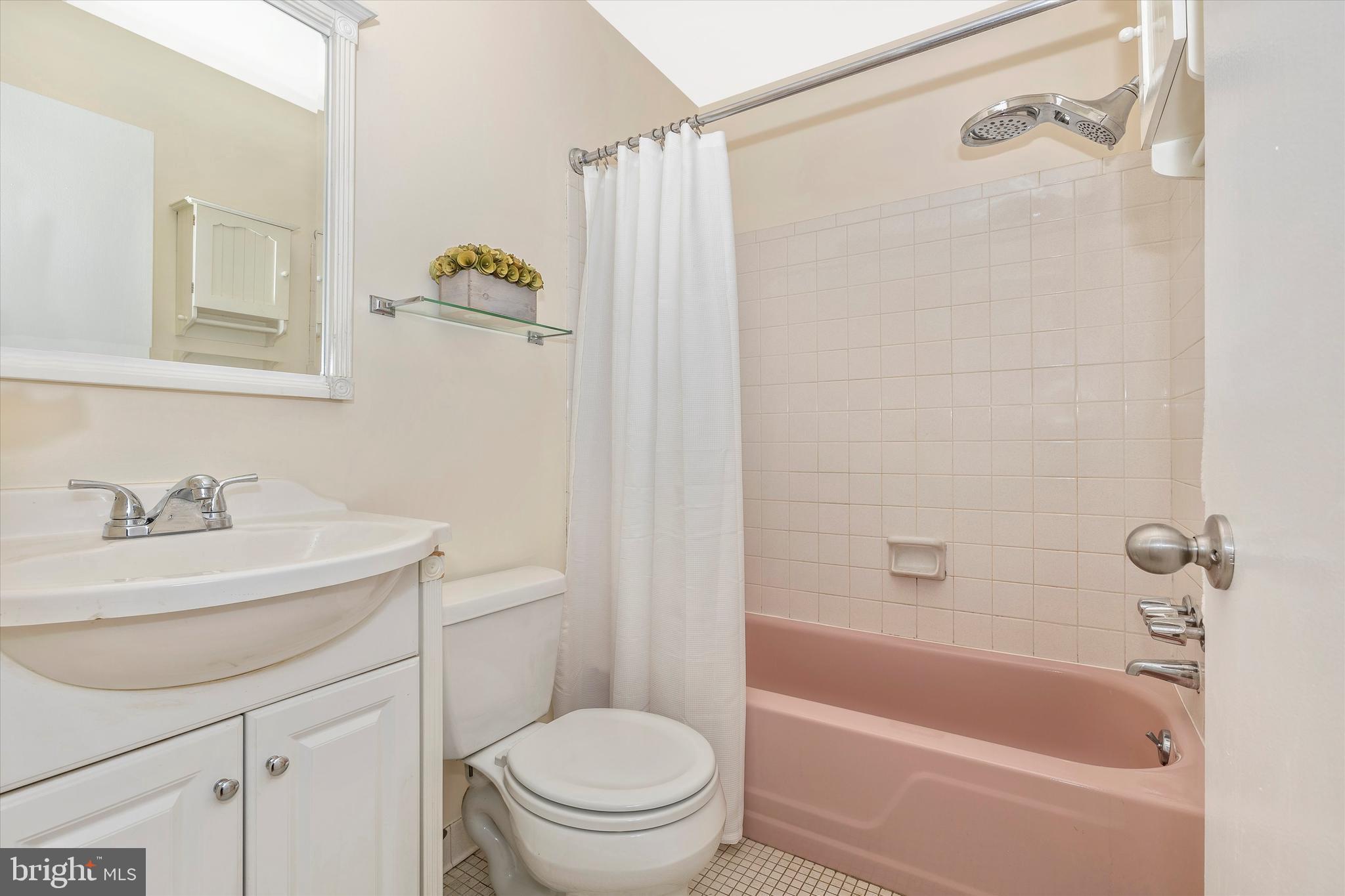 11924 Bayswater Road Gaithersburg, MD 20878 - Photo 22 of 41 Main Level Hall Bath