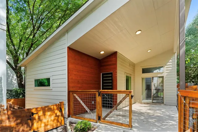 $2,695 | 1609 J J Seabrook Drive, Unit B, Austin, TX 78721