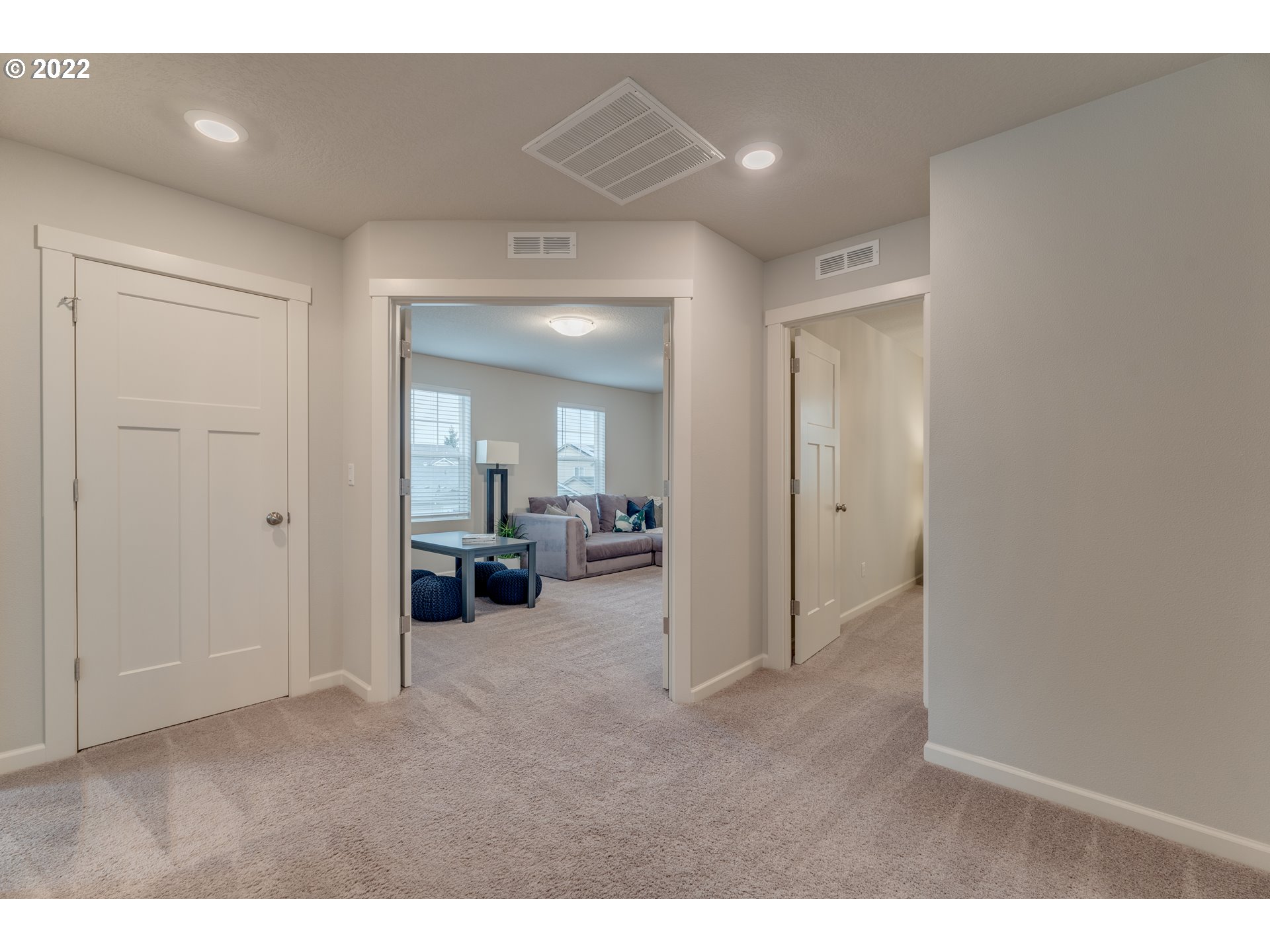 13305 Northeast 114th Way Brush Prairie, WA 98606 - Photo 15 of 31 a view of a livingroom and a bathroom with bathtub
