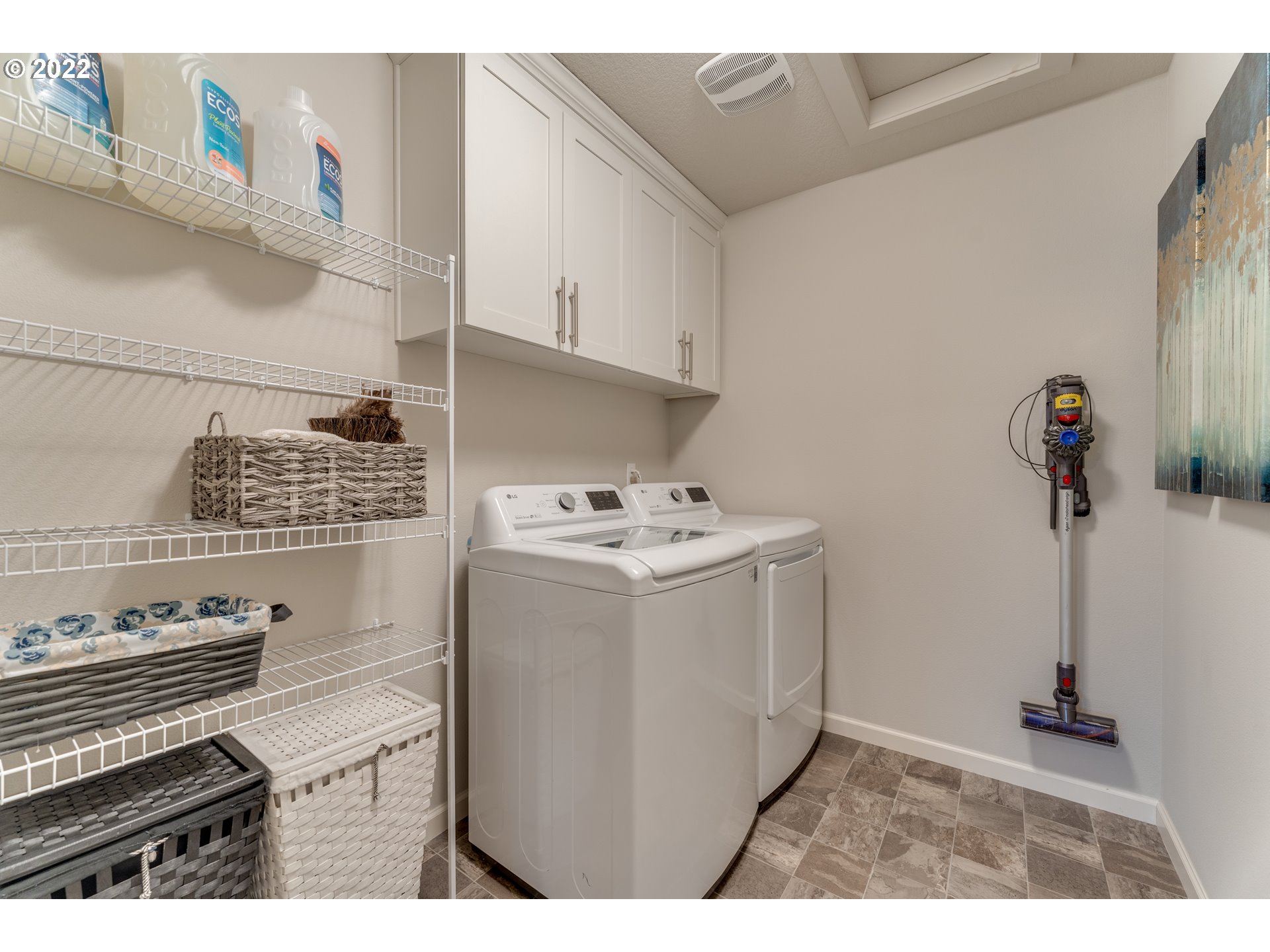 13305 Northeast 114th Way Brush Prairie, WA 98606 - Photo 25 of 31 a utility room with dryer and washer