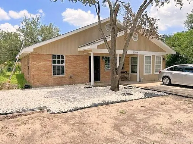 $1,100 | 2709 Fir Avenue, McAllen, TX 78501