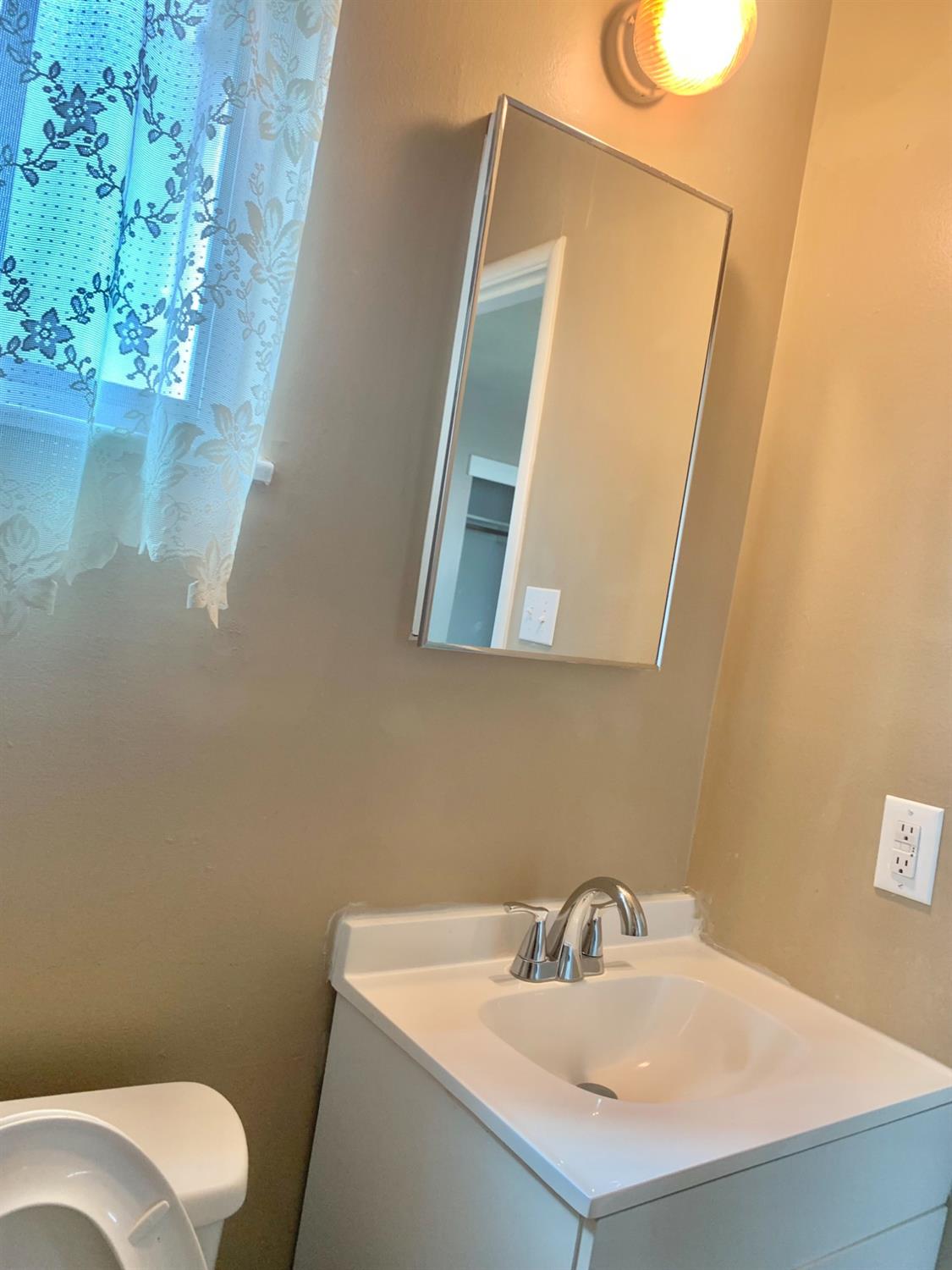 611 Rall Avenue Clovis, CA 93612 - Photo 24 of 31