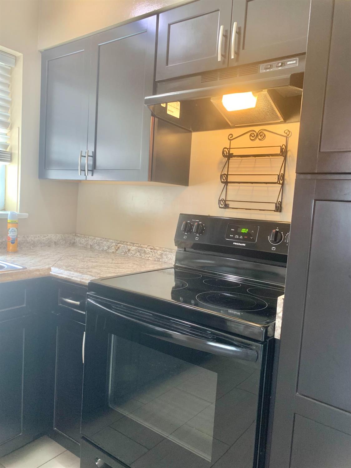 611 Rall Avenue Clovis, CA 93612 - Photo 7 of 31