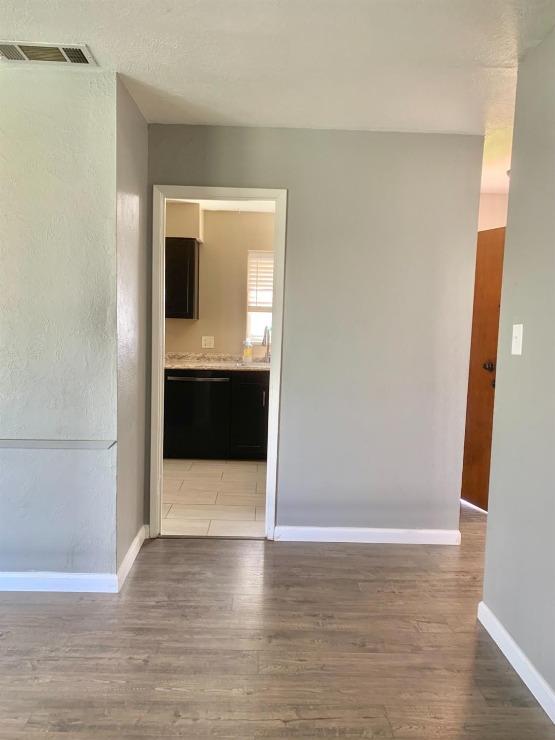 611 Rall Avenue Clovis, CA 93612 - Photo 8 of 31