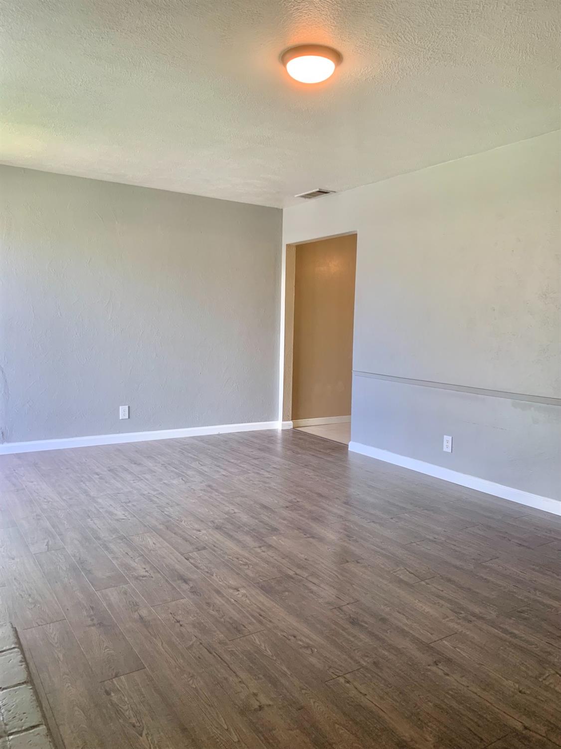 611 Rall Avenue Clovis, CA 93612 - Photo 9 of 31