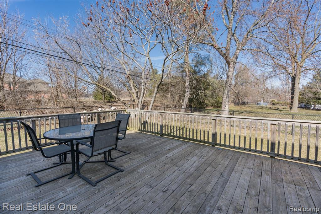 390 Shadywood Road Rochester Hills, MI 48307 - Photo 37 of 38